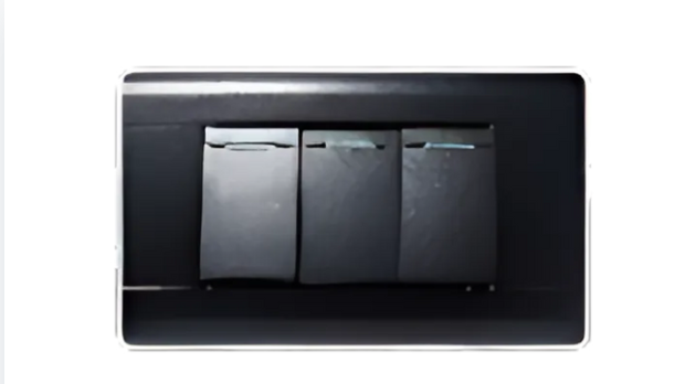 INTERRUPTOR TRIPLE POLICARBONATO NEGRO UNITEC